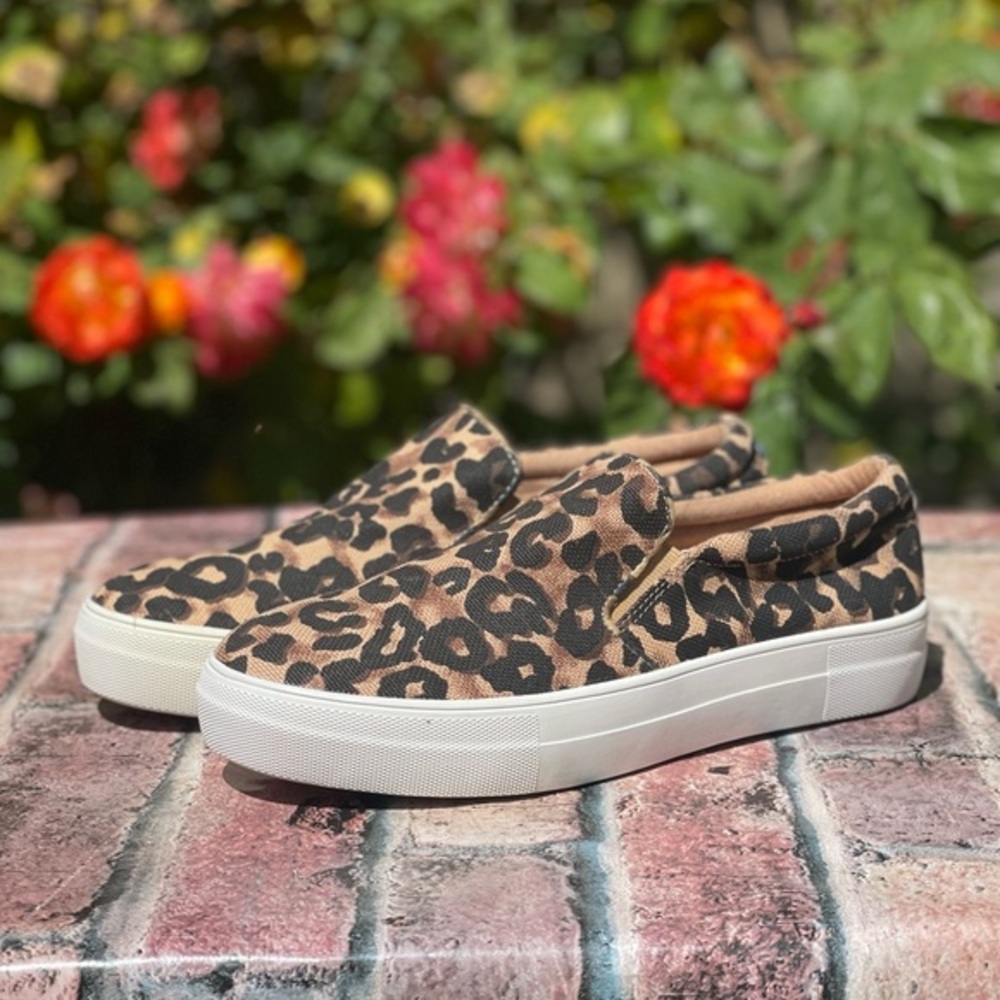 Steve Madden women’s leopard print shoes size 8M